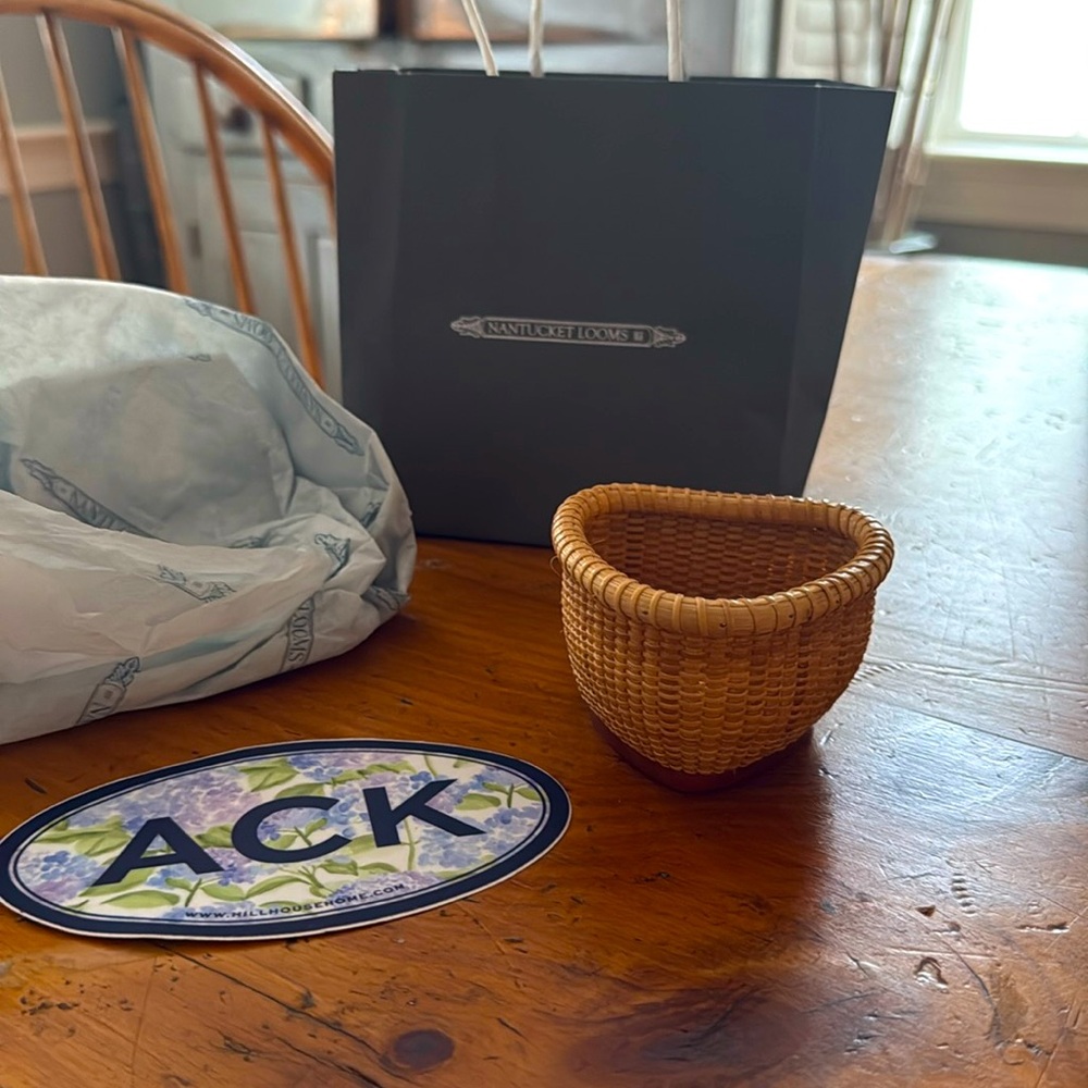 "Nantucket Looms “Friends" Lightship Basket | Dale Rutherford